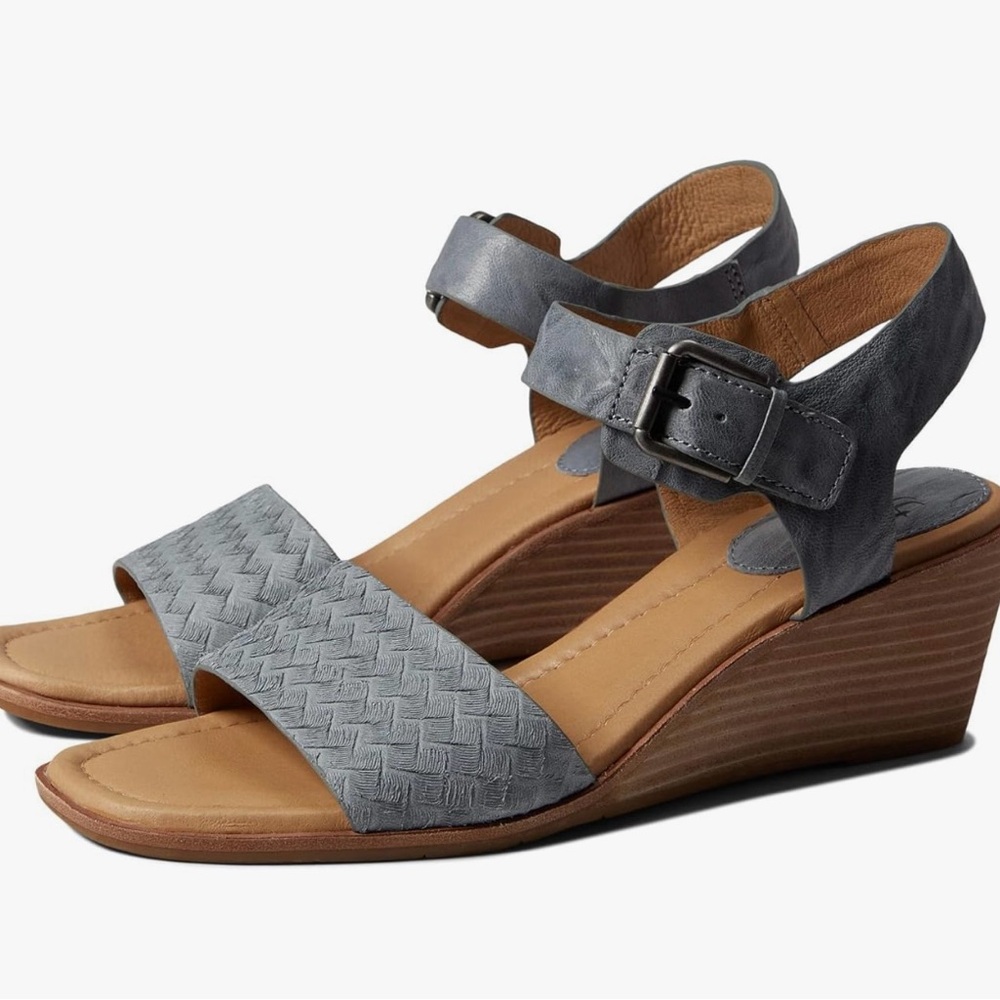 New sofft brand wedge shoes size 6